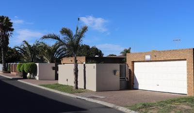 Townhouse For Rent in Vredekloof Heights, Brackenfell