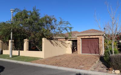Townhouse For Rent in Sonstraal Heights, Durbanville